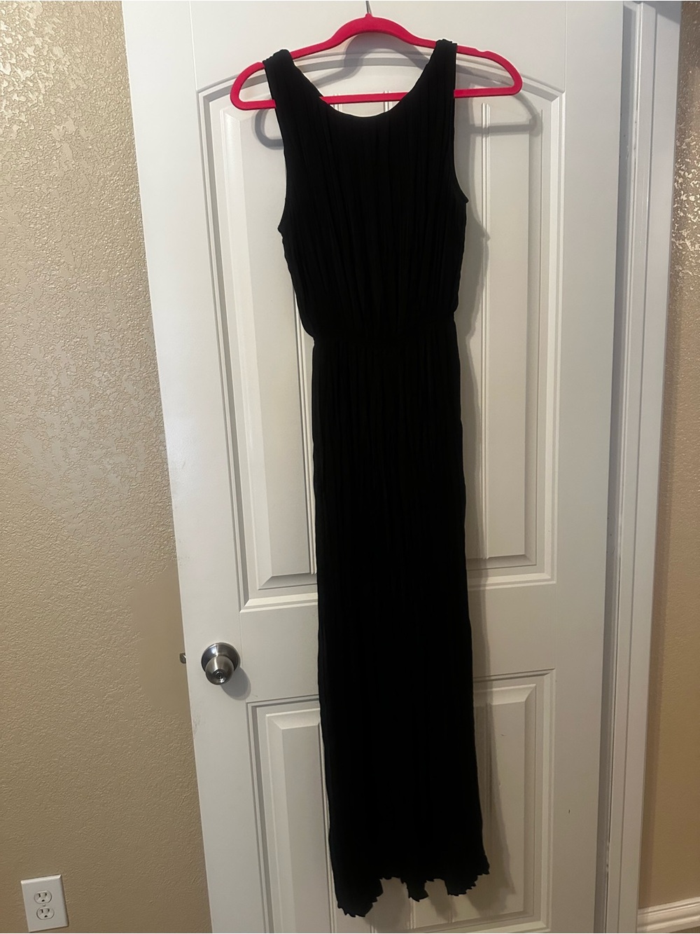 Banana Republic Black Sleeveless Pleated Maxi Dress